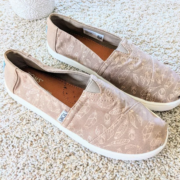 NWOT Brown Feather Girls Youth Tom's Slip Ons - Picture 4 of 9